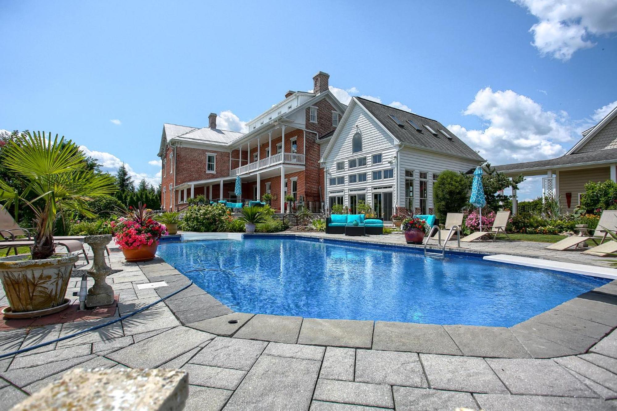 Stuart Manor